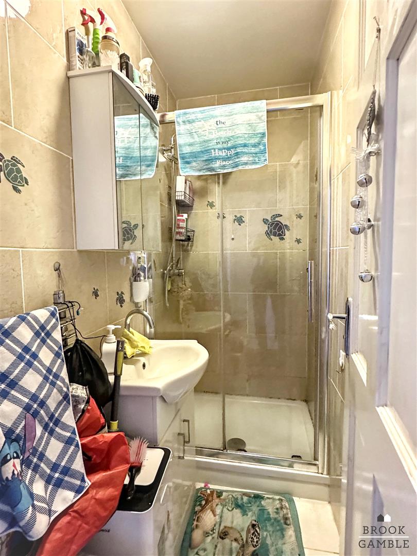3 Bedroom House. Royal Sussex Crescent in Eastbourne,  5